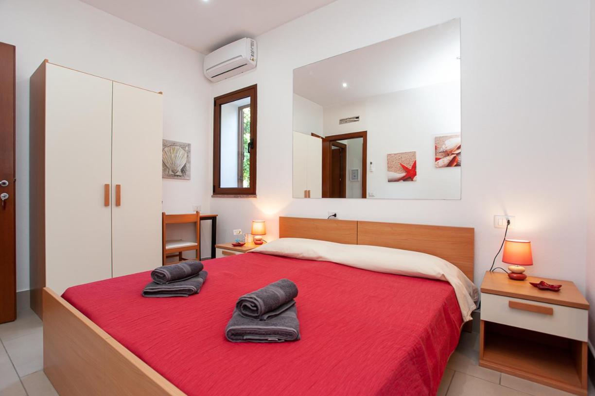 Mivida "Le Stanze Di Ada" Bed and Breakfast San Teodoro  Buitenkant foto