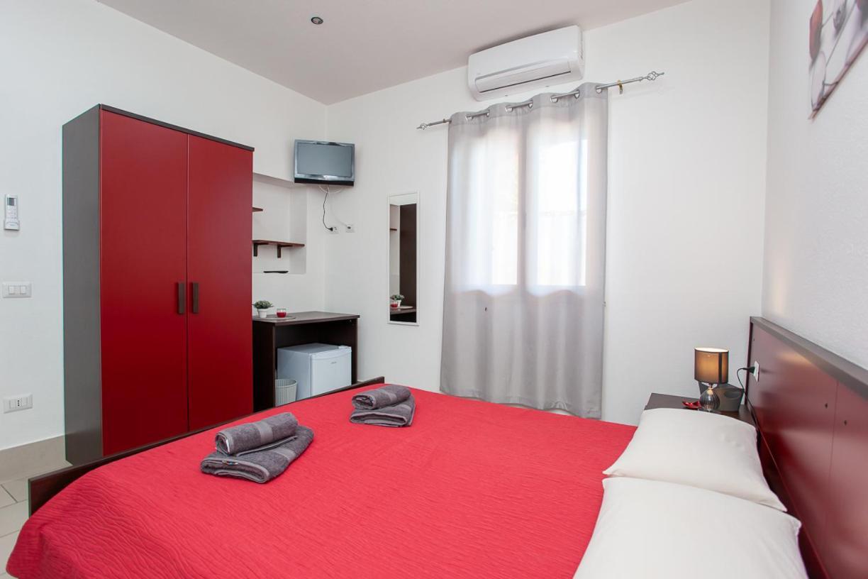 Mivida "Le Stanze Di Ada" Bed and Breakfast San Teodoro  Buitenkant foto