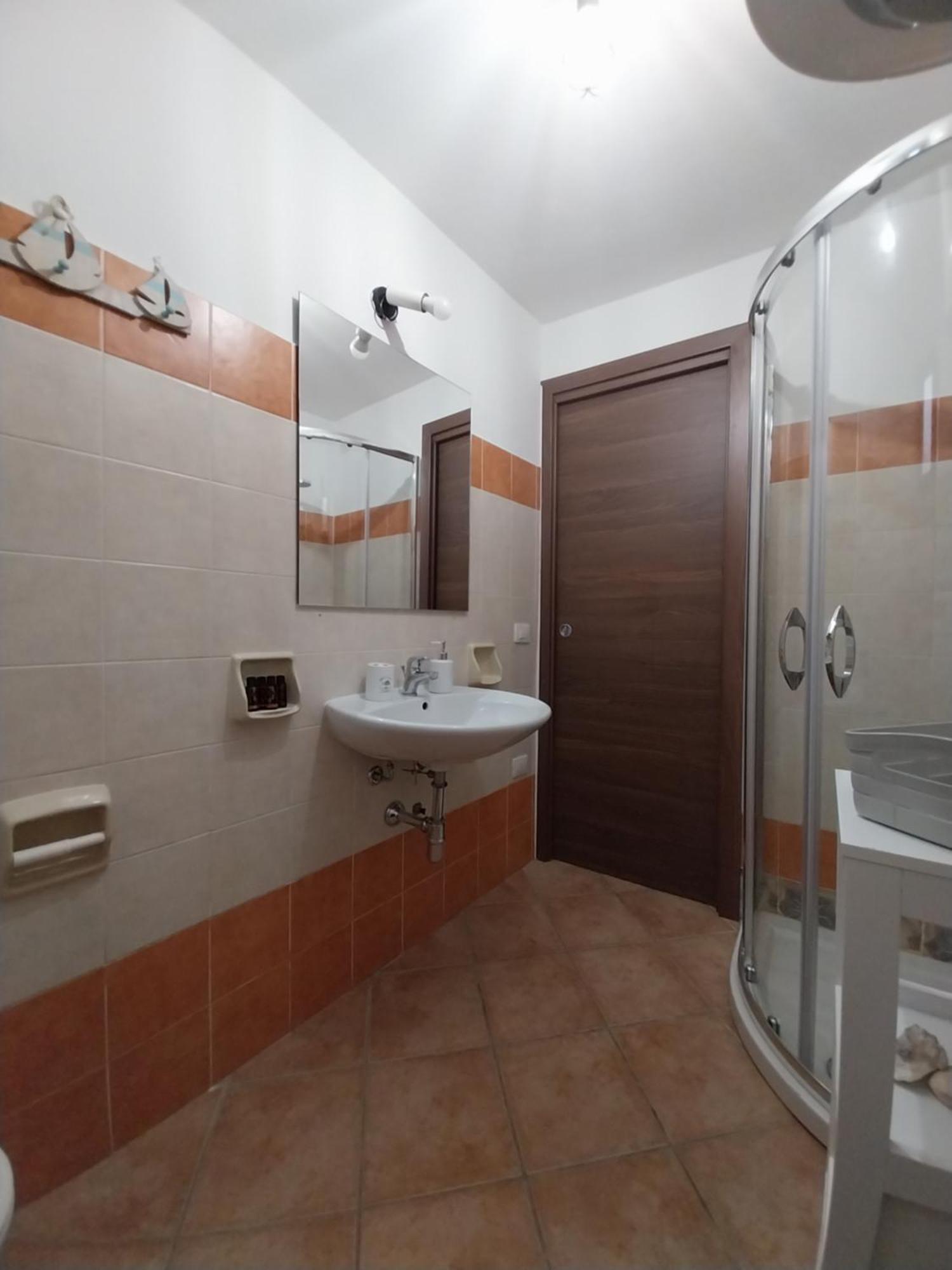 Mivida "Le Stanze Di Ada" Bed and Breakfast San Teodoro  Buitenkant foto
